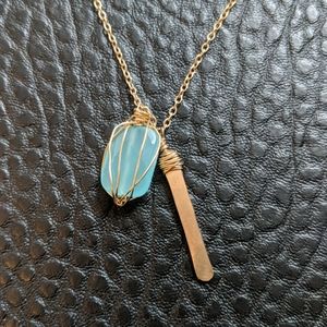 Chalcedony and goldtone necklace